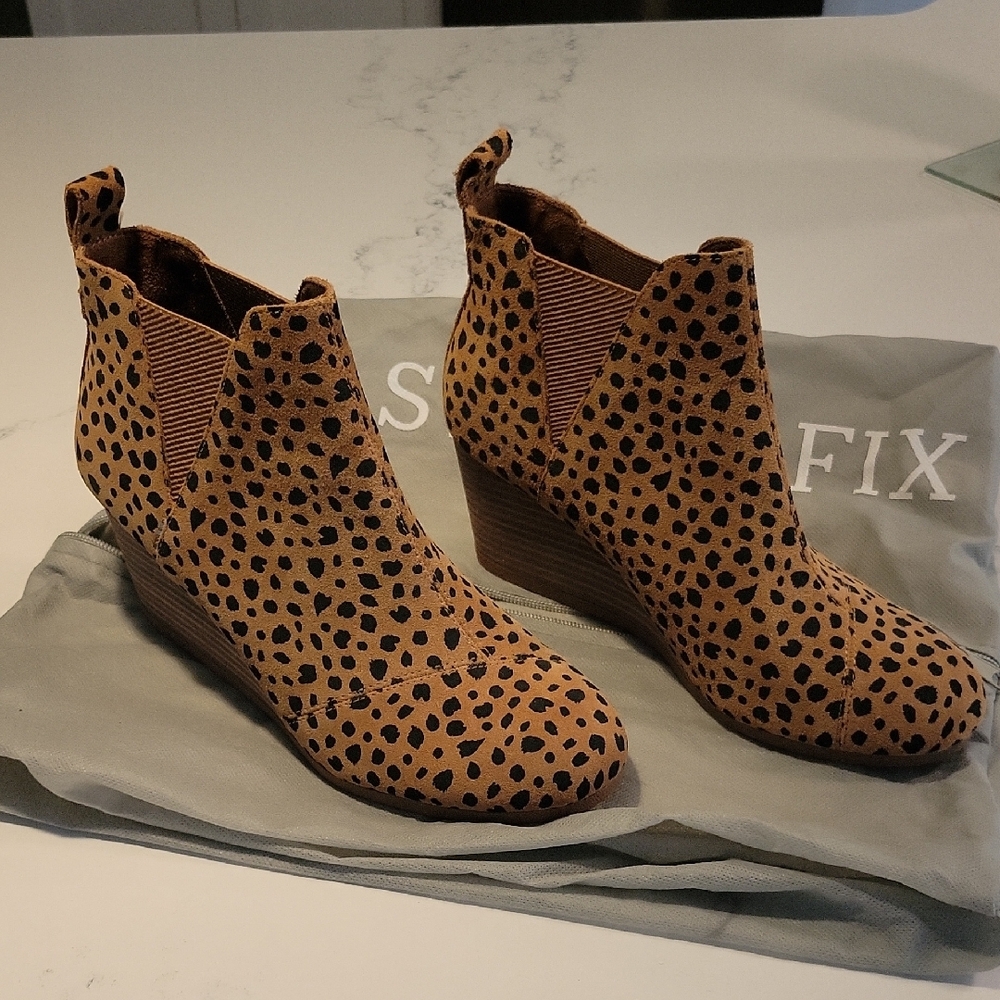 Toms Brown and Black Ankle Boots with Suede Finish